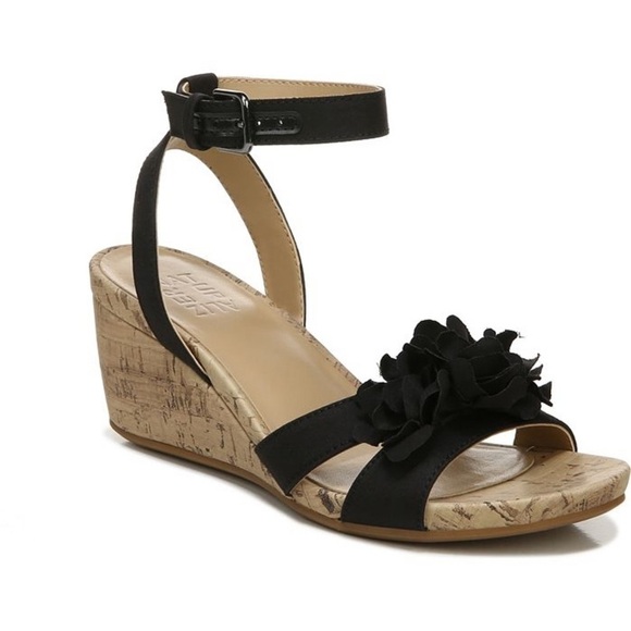NATURALIZER Areda-Flower Ankle Strap Sandals (WIDE)